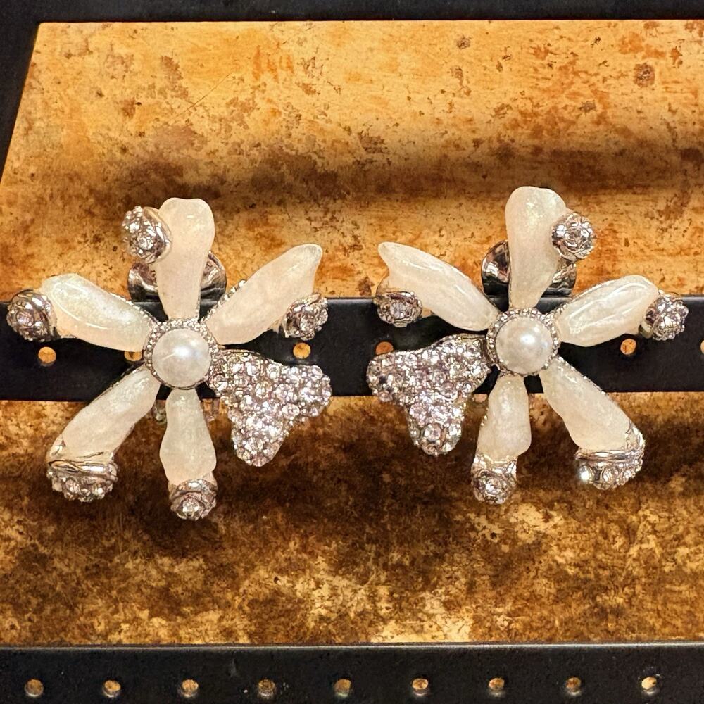 Heidi Daus Clip On Earrings Silver Tone, Pearl and Crystal Flower Vintage